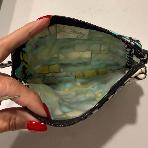 Vera Bradley – Island Blooms Travel Set - Picture 12 of 14